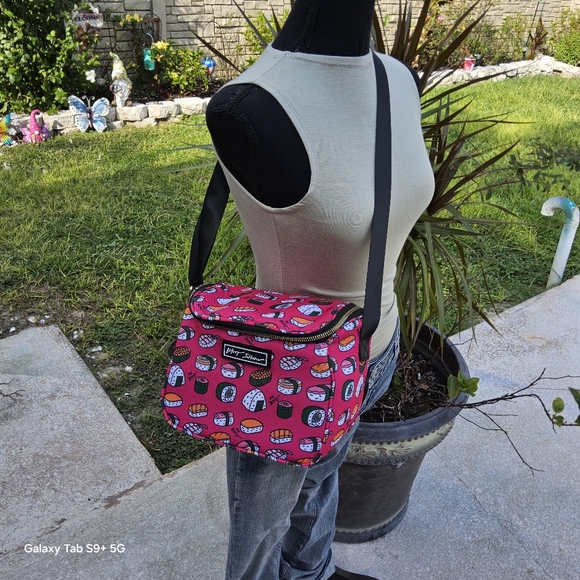 NWT HOT PINK AND SASSY SUSHI BETSEY JOHNSON INSULATED LUNCH TOTE - Picture 2 of 4